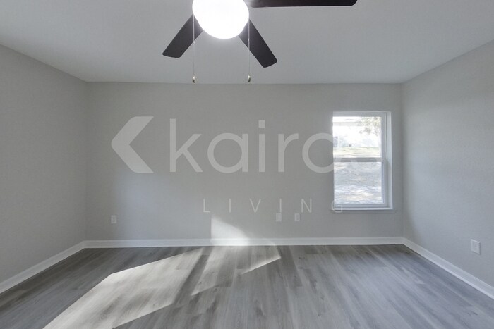 Building Photo - 820 Marion Oaks Manor