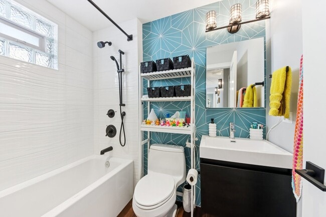 Building Photo - 1717 N Hudson Ave