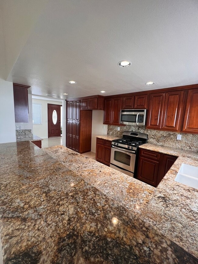 Building Photo - Camarillo - Single story, four bedroom, two bathroom home