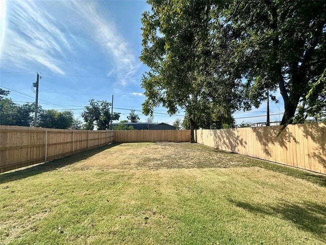 Building Photo - 1118 S 51st St