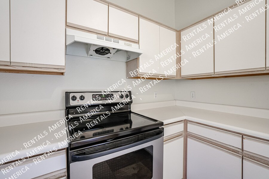Building Photo - 9067 W Yale St