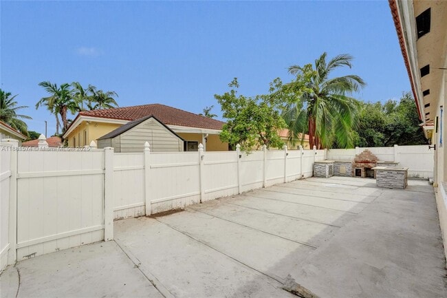 Building Photo - 3041 SW 88th Ave
