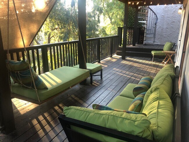 Building Photo - Elegant, Multilevel 3 Bedroom 2 Bathroom in Hillcrest / North Park with Outdoor Space