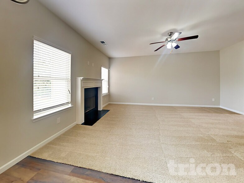Building Photo - 317 Parkview Pl Dr