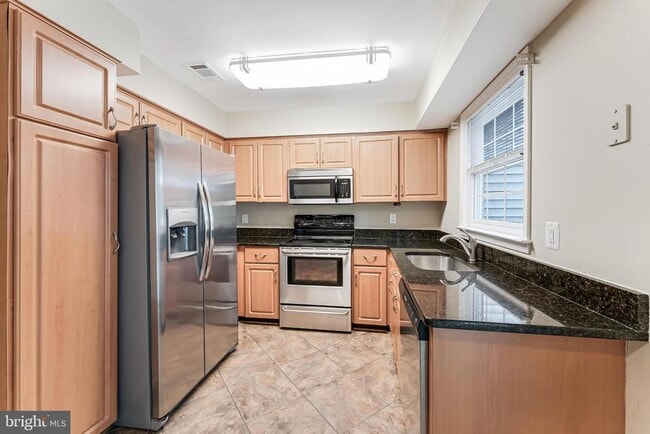 Building Photo - 8475 Canyon Oak Dr