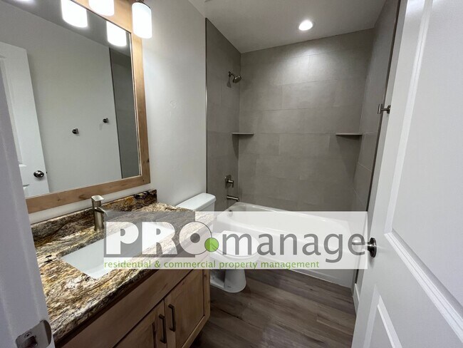 Building Photo - 3 Bed, 2 Bath Town Home w/ 2 Car Garage - BRAND NEW - Idaho Falls