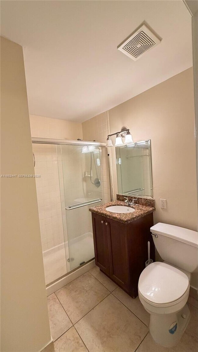 Building Photo - 711 Forest Club Dr