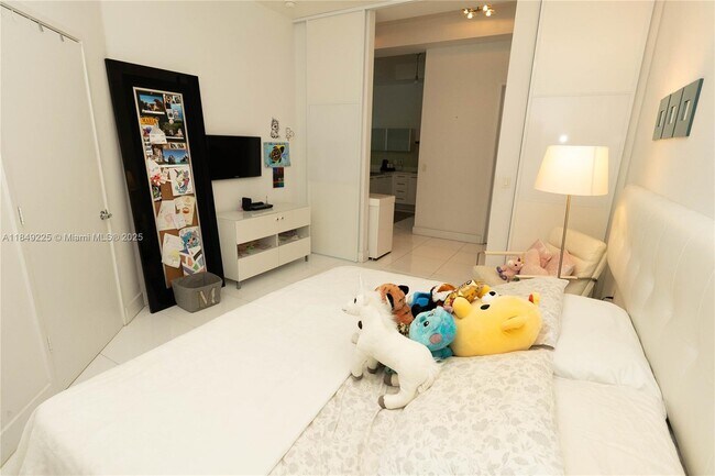 Building Photo - 150 Sunny Isles Blvd