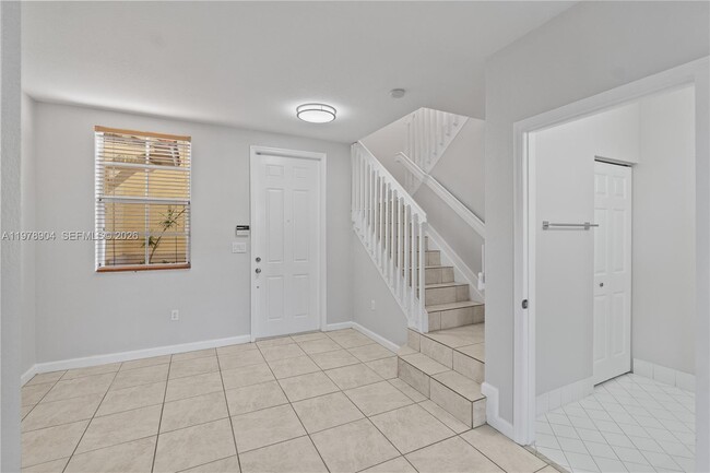 Building Photo - 1655 NE 33rd Rd