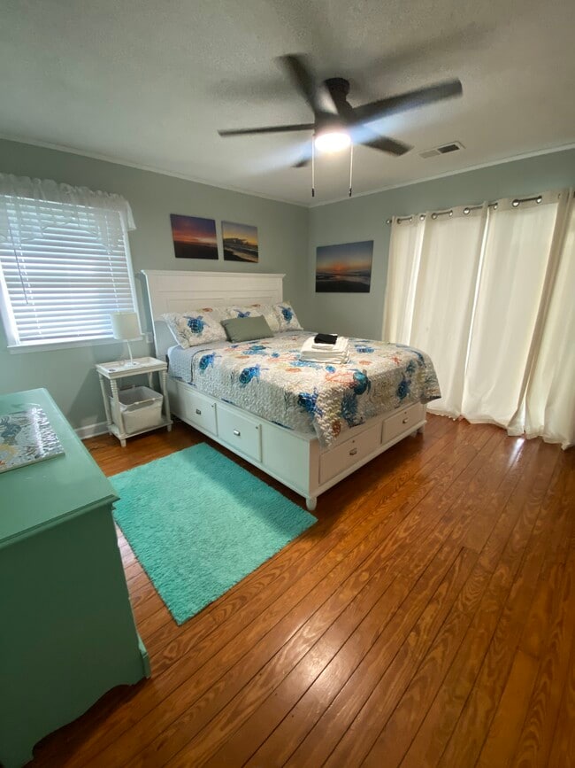 Building Photo - 1680 Hemingway Dr SW