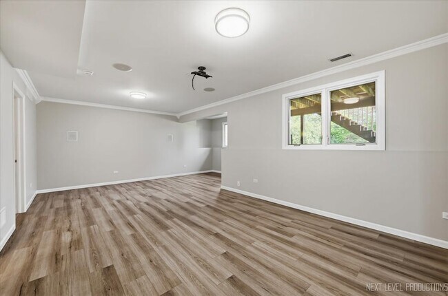 Building Photo - 306 E Conley Dr