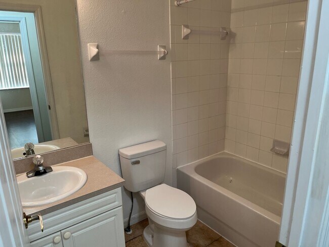 Building Photo - 409 Coconut Palm Way