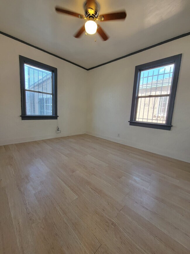 Building Photo - 1315 W 101st St