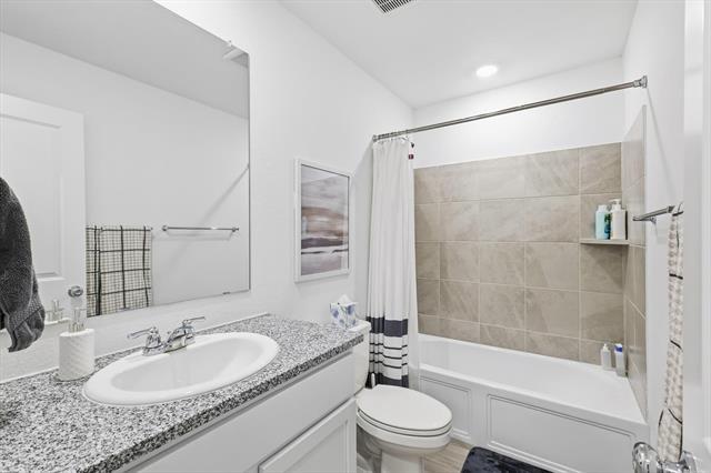 Building Photo - 12160 Thoroughbred Dr