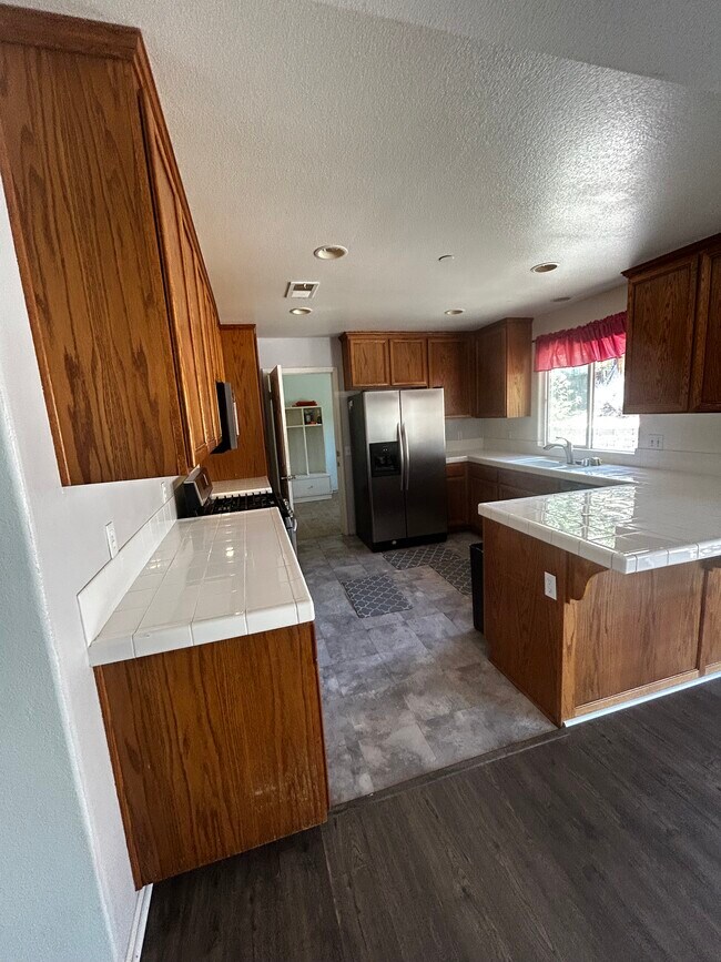 Building Photo - 9744 Sierra Madre Rd