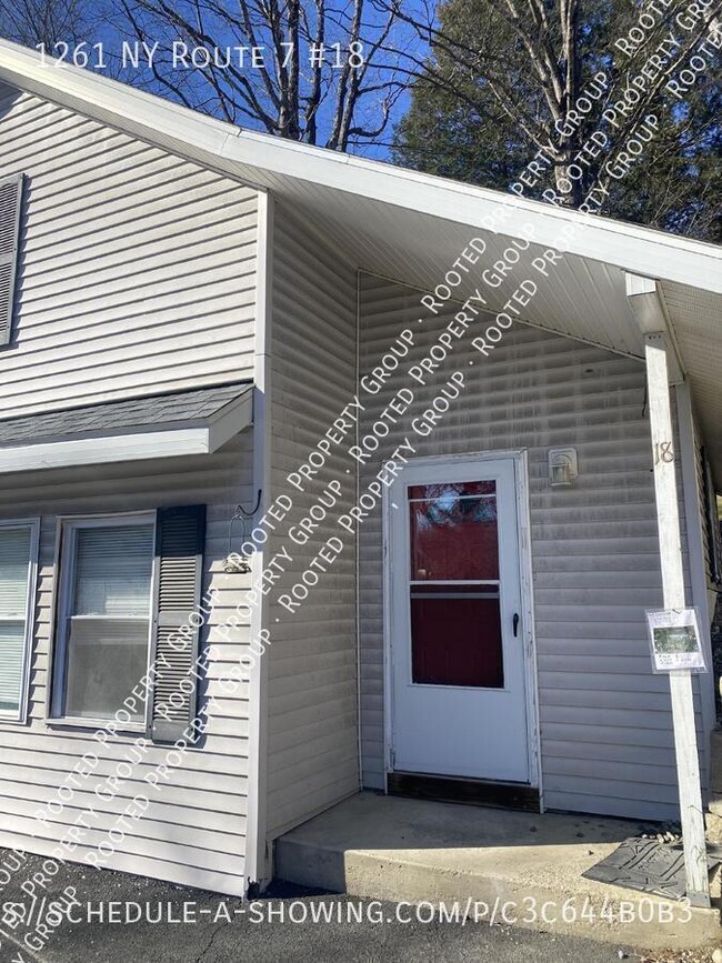 Building Photo - Charming 2BD in Scenic Community