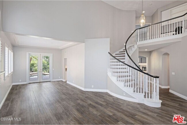 Building Photo - 335 Kitetail St