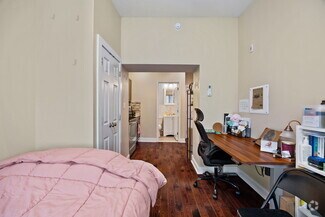 Building Photo - 4633 Walnut St