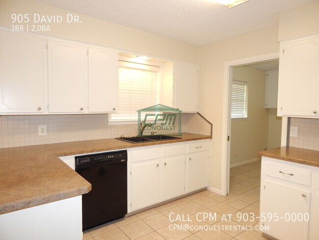 Building Photo - 905 David Dr