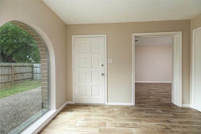 Building Photo - 2706 Stetson Ln