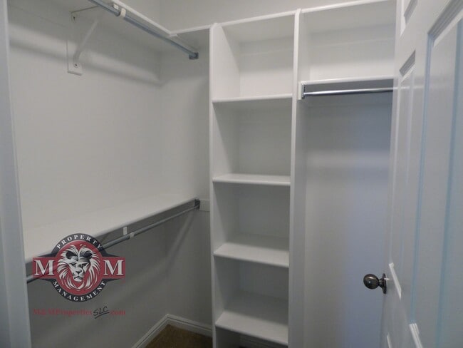 Building Photo - 2 Bd 1.5 Bath Duplex in Milcreek