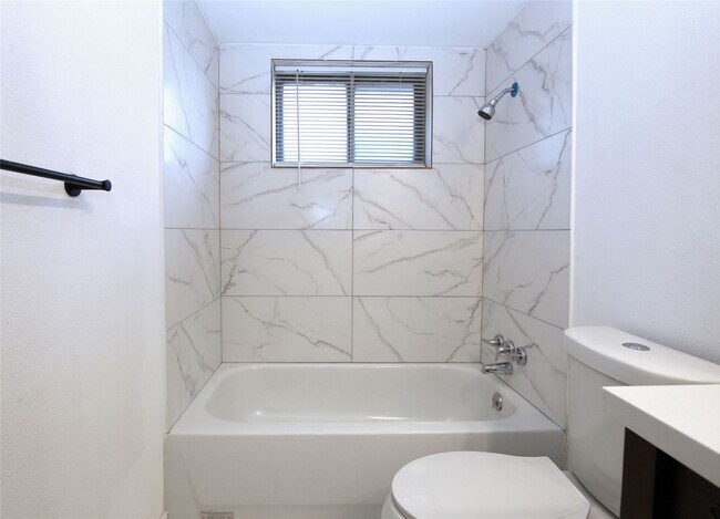 Building Photo - 16307 Morningshade Dr