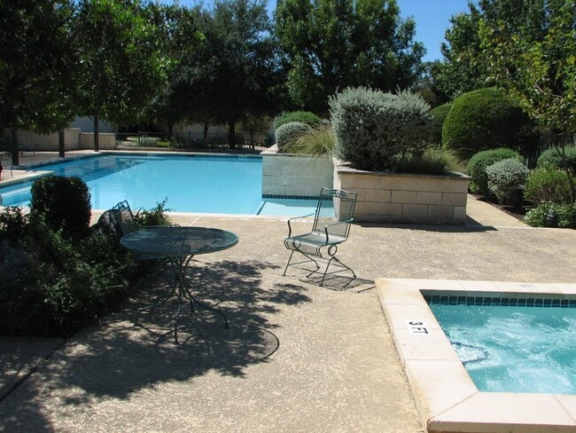 Building Photo - 2100 Pipers Field Dr