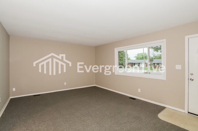 Building Photo - 307 W Martindale Rd