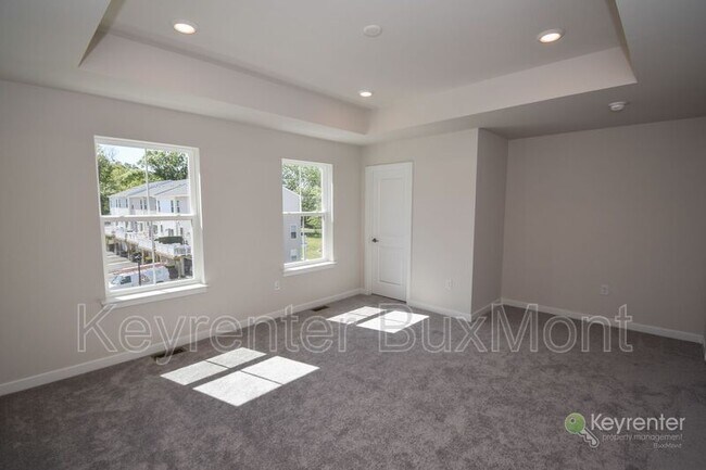 Building Photo - 4991 Franklin Cir