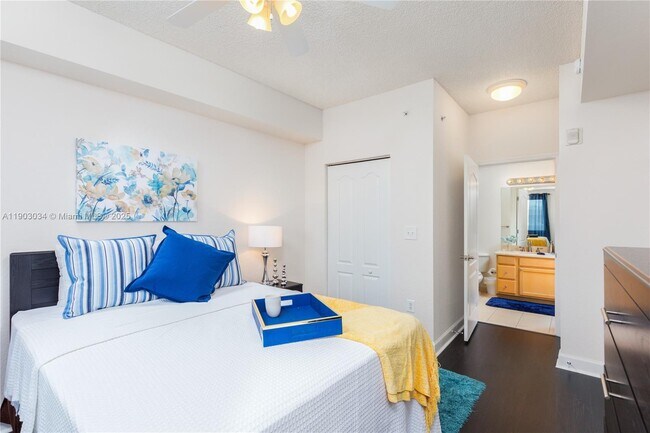 Building Photo - 6001 SW 70th St