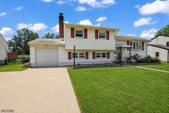 Building Photo - 18 Deerwood Ave