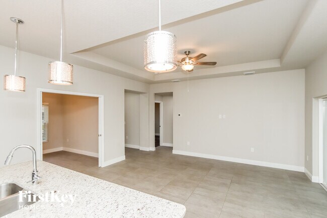 Building Photo - 926 Braganza Ave SE