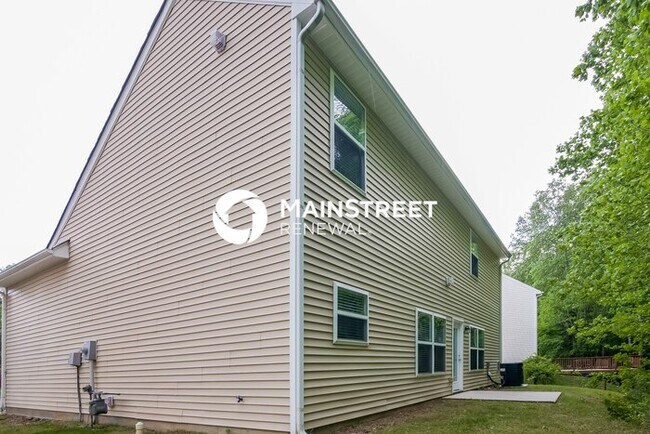 Building Photo - 3 Bedroom Pet-Friendly Home in Charlotte, NC with Main Street Renewal
