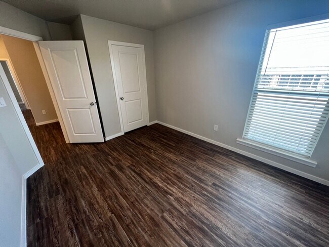 Building Photo - Rare 3 Bedroom In Frenship ISD!
