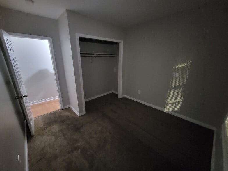 Building Photo - 1217 Hollins St