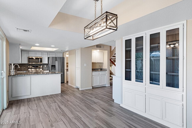 Building Photo - 6503 N 10th Pl