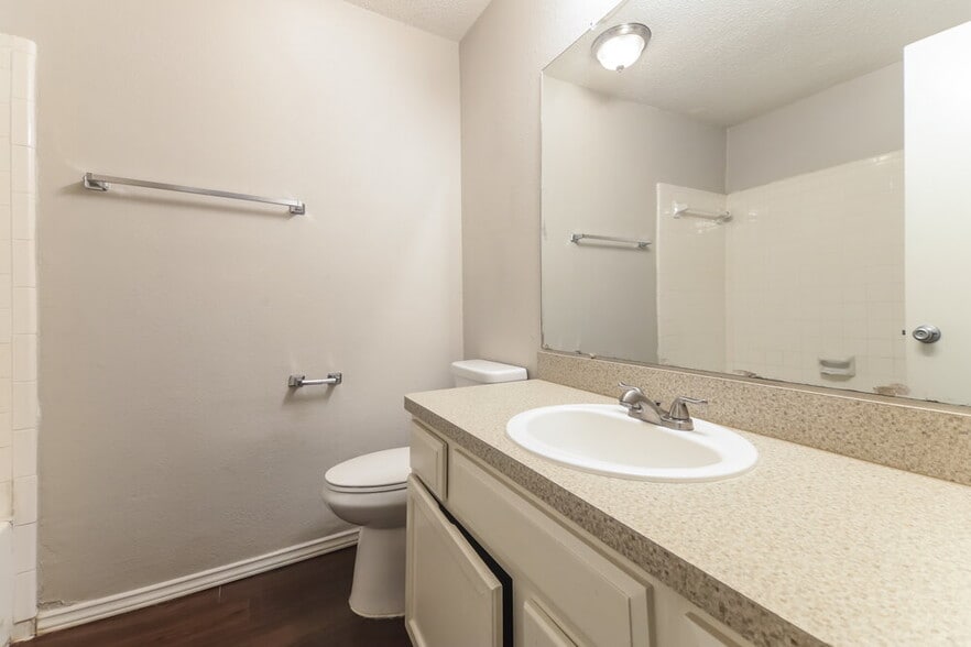 Building Photo - 3702 Knights Bridge Dr