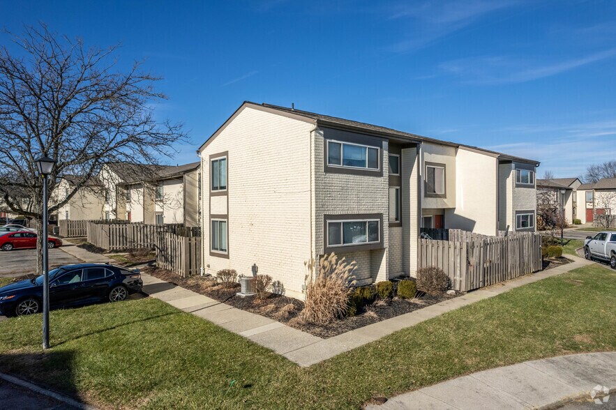 Reserves at Sharon Woods 1881 Solera Dr Columbus OH 43229 Apartment