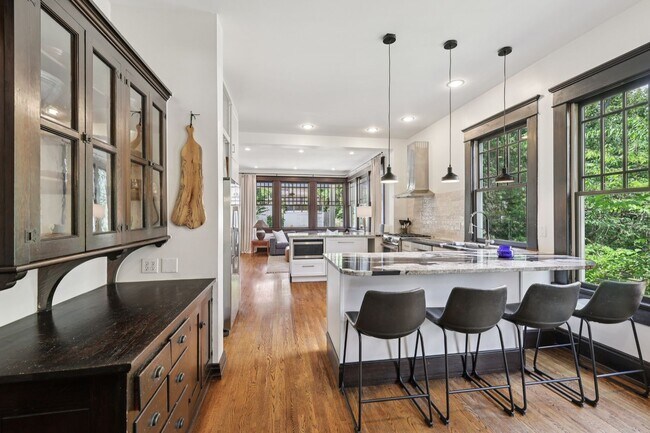 Building Photo - Beautiful Historic 4BR/3BA Gem | Hillsboro...
