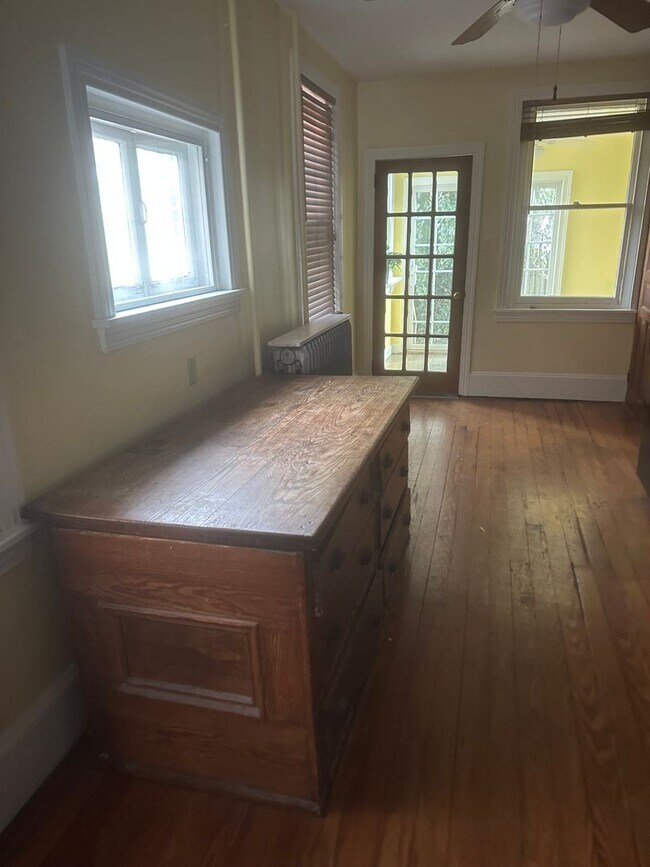 Building Photo - West Chester Historic Townhome - 4 bedrooms, 1 bath