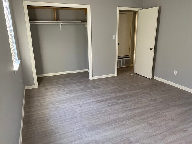 primary closet - 1002 Scenic Dr
