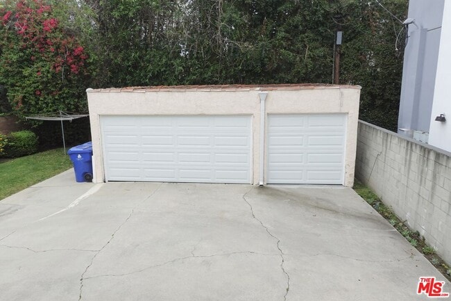 Building Photo - 906 Croft Ave