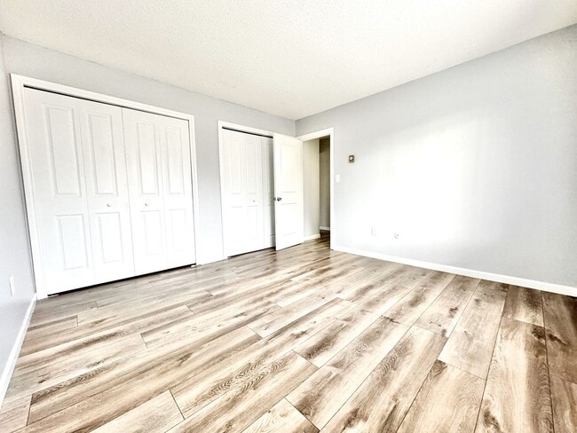 Building Photo - Renovated Two-Bedroom Apartment – Prime Wa...
