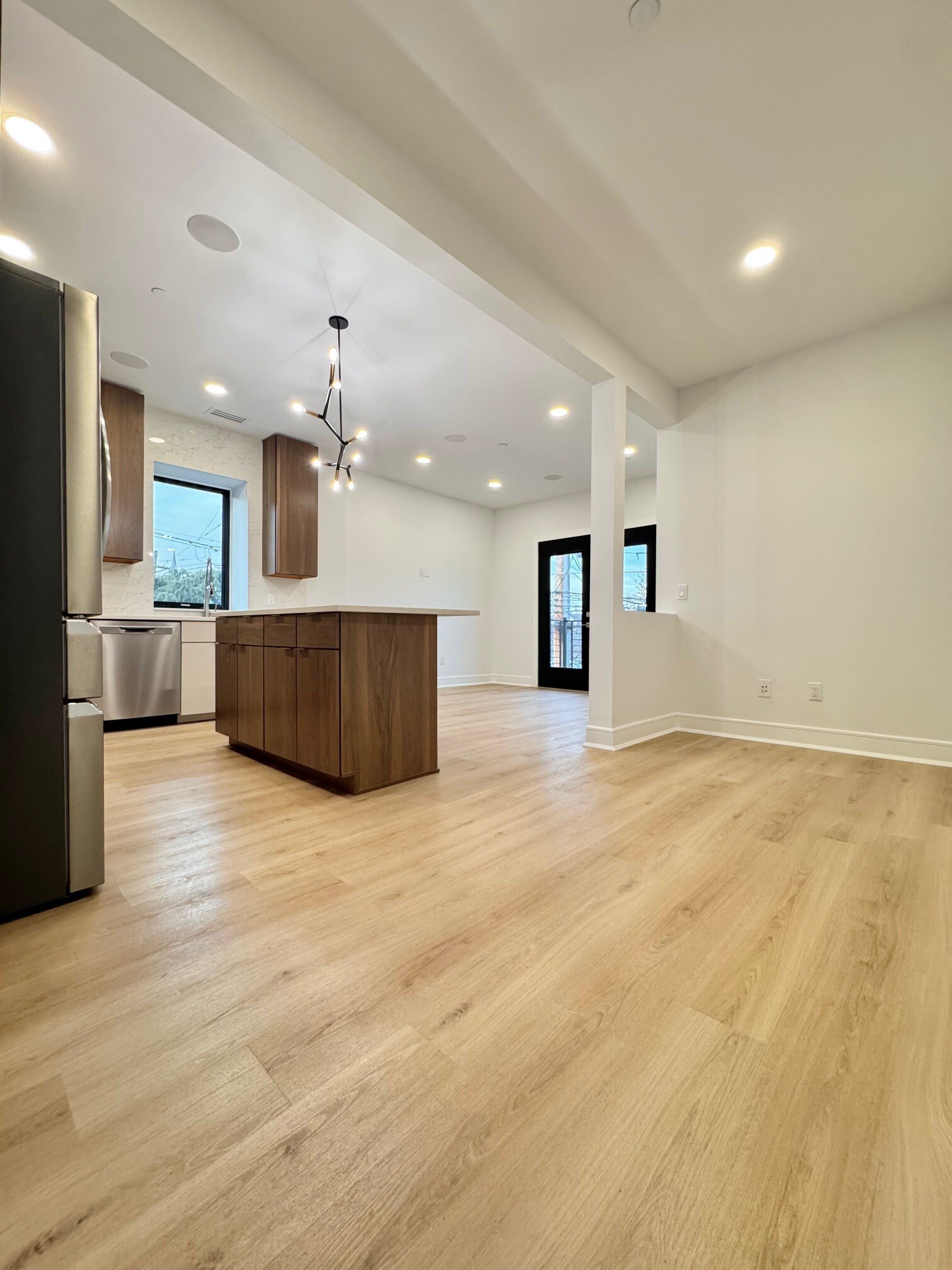 Building Photo - 85 W High St