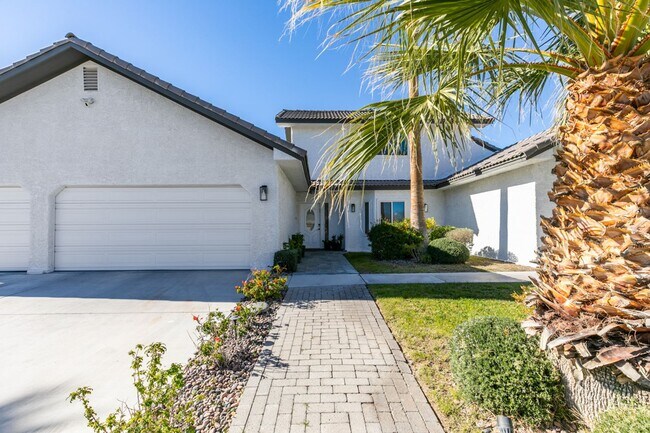 Building Photo - ZONE 8 - 4BD, 2 PRIMARY SUITES, POOL + SPA, OVER AN ACRE, HIGHLY UPGRADED + RENT INCLUDES POOL SE...