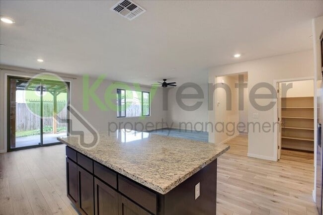 Building Photo - 5584 Harcrest Dr