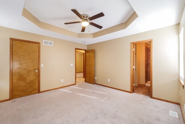 Building Photo - 1711 Roberta Dr