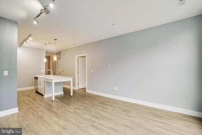 Building Photo - 145 Riverhaven Dr