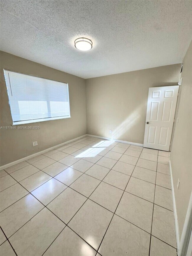 Building Photo - 3737 NW 20th Ave