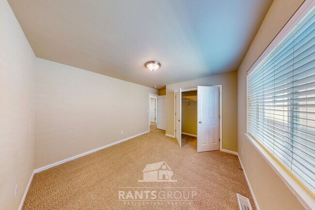 Building Photo - "Cozy" Meets "Modern": 3-Bedroom Home with Dreamy Front Porch Retreat!